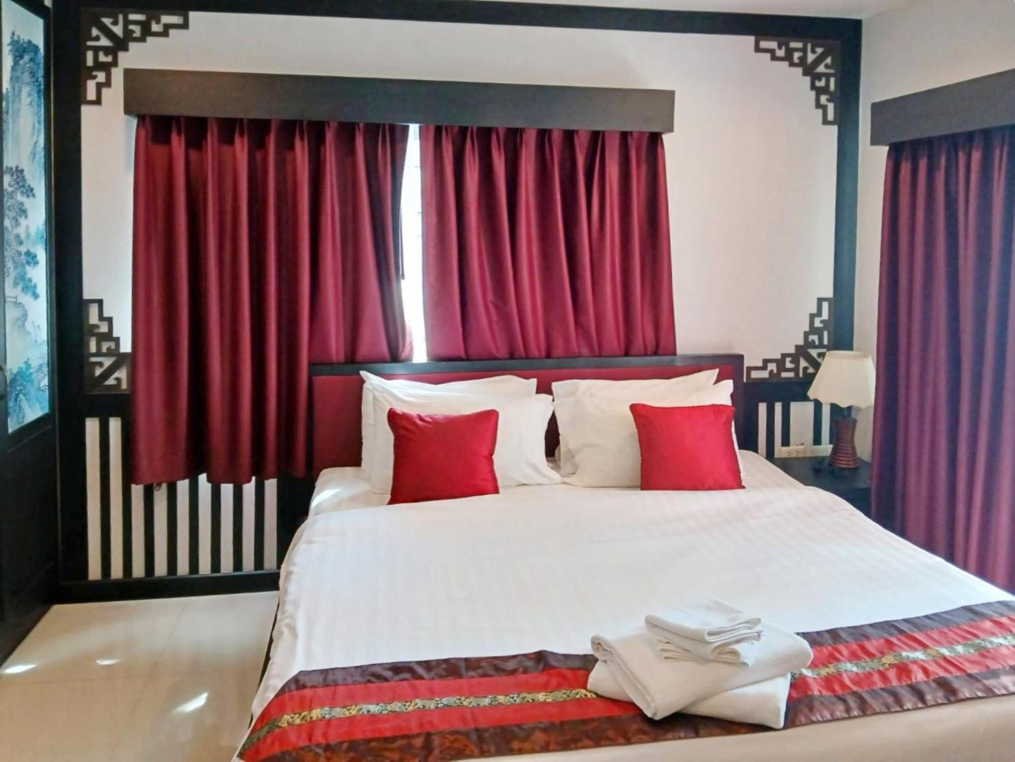 Sunray Beach Hotel Patong Exterior foto