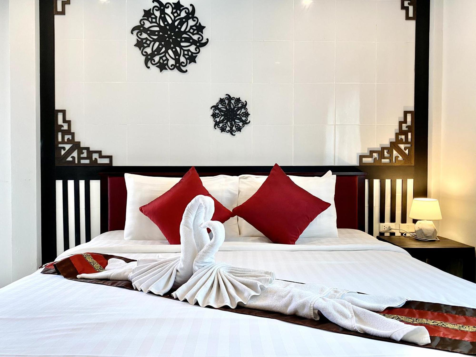 Sunray Beach Hotel Patong Exterior foto