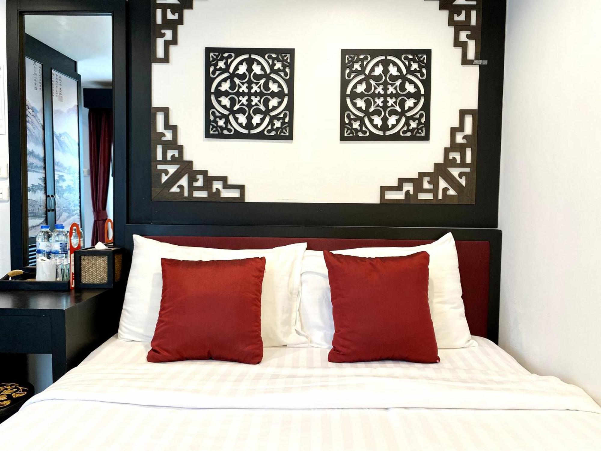 Sunray Beach Hotel Patong Exterior foto