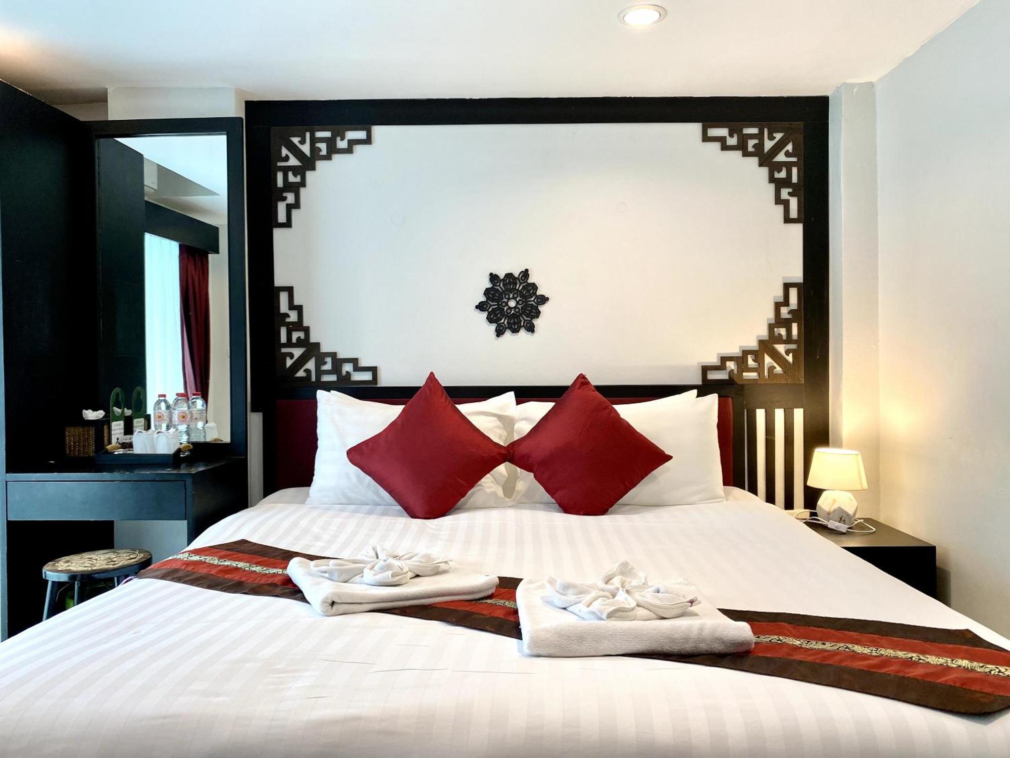 Sunray Beach Hotel Patong Exterior foto